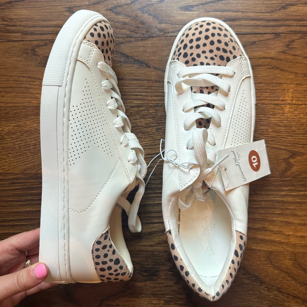 Tennis Shoes/ Sneakers (brand new with tags) Size 10